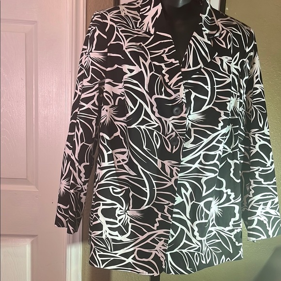 Laura Scott Black and White Graphic Blazer - Picture 4 of 7